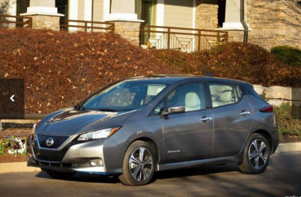 2022 Nissan Leaf. Ảnh: Motorbiscuit.