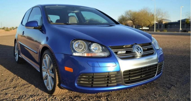 Volkswagen Golf R32. Ảnh: Hotcars.